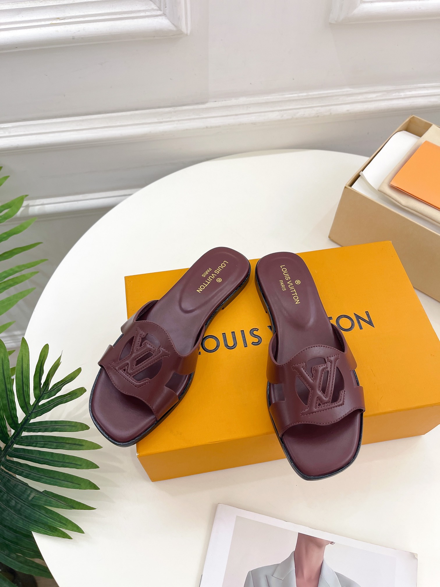 LV Isola Flat Mule 1ABP22